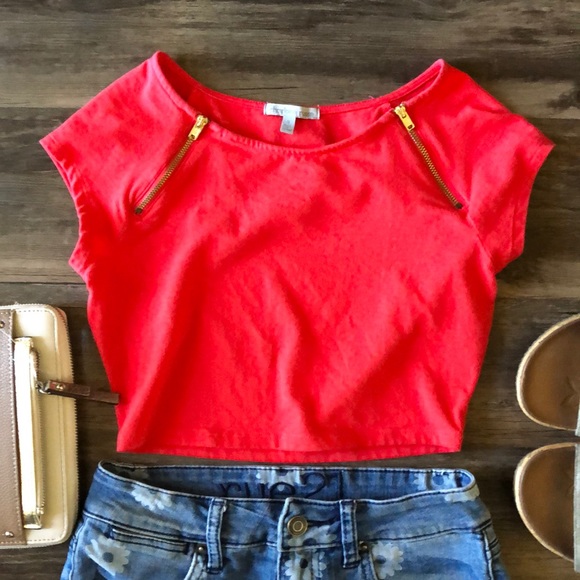 Charlotte Russe Tops - 🎁$5/25 Charlotte Russe Crop Top size Small